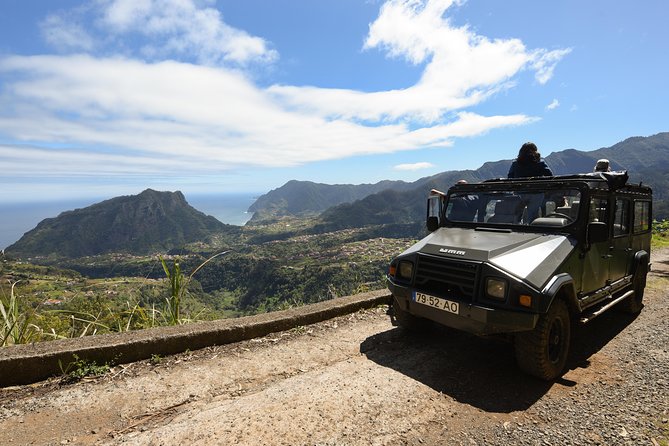 Safari 4x4 Pico Arieiro Santana in Small Group "FlowerEAST" - Entering The Day: Pickup From Funchal and Caniço