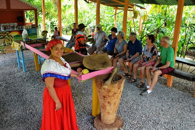 Safari Half Day Experience - Inside a typical home and plantation crops (coffee, cocoa, tobacco)