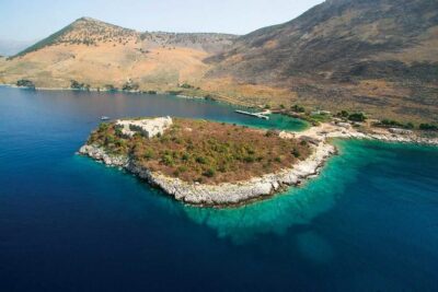Saranda Jeep Safari 4x4 a Castle, Secret Beach and Blue Eye - Pickup, open-top jeeps, and how to make the day comfortable
