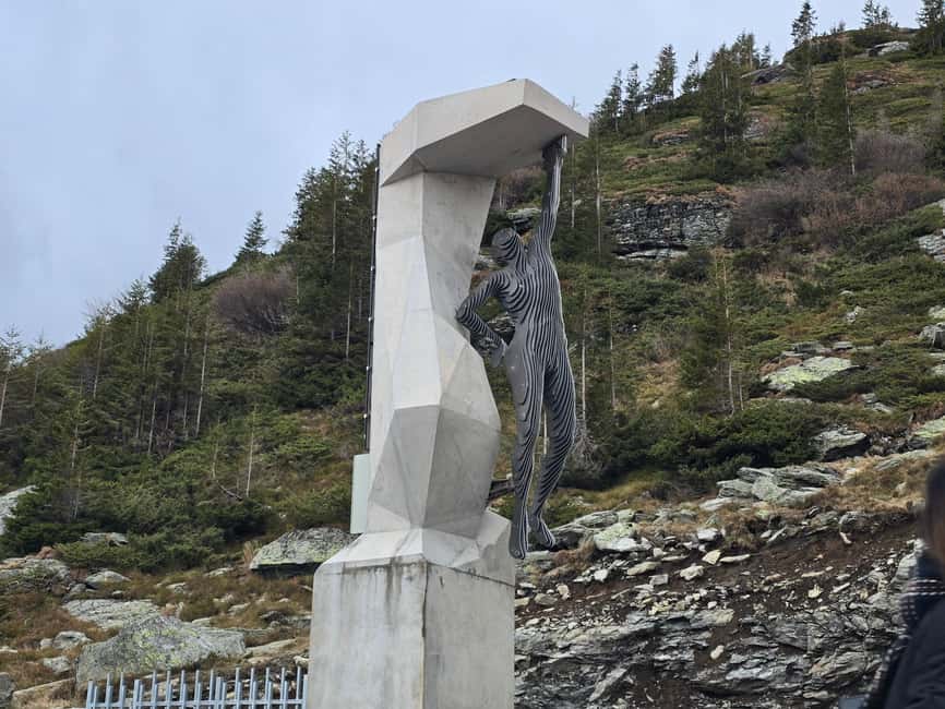 Small group Bears 'Safari' on Transfăgărășan -max 7 tourists - Vidraru Dam and the lake walk: engineering with real drama