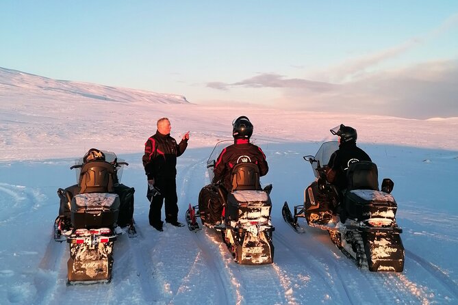 Snowmobile safari in the mountain plateau of Finnmarksvidda - Finnmarksvidda: the Arctic plateau where light keeps changing