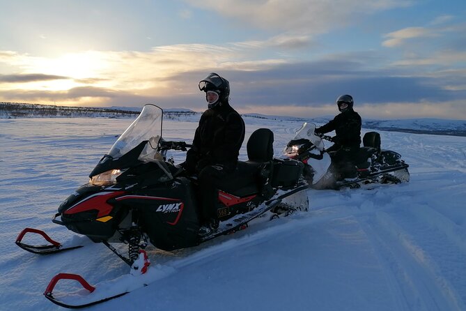 Snowmobile safari in the mountain plateau of Finnmarksvidda - Warm drinks and a Sami hut break in the cold