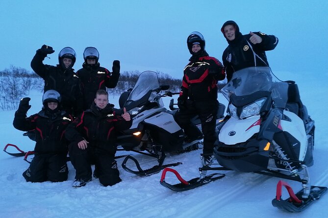 Snowmobile safari in the mountain plateau of Finnmarksvidda - Pace: safe control on the snow, not a speed contest