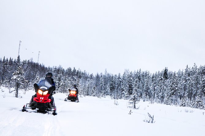 Snowmobile Safari on the Tundra - How the route unfolds: briefing, practice tracks, and tundra-style scenery
