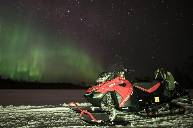 Snowmobile Safari to Search for the Northern Lights - The thermal clothing setup: real help, not just a promise
