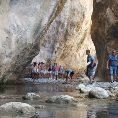 South Crete: Sarakinas Gorge Hike, Swim & Jeep Safari - Pickup, drop-off, and the first practical trick