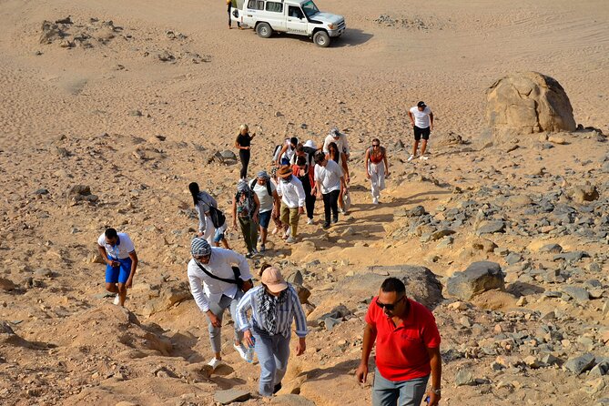 Stargazing Safari Adventure by Jeep with Bedouin Dinner-Hurghada - Sunset on the Red Sea chain hill: the timing matters