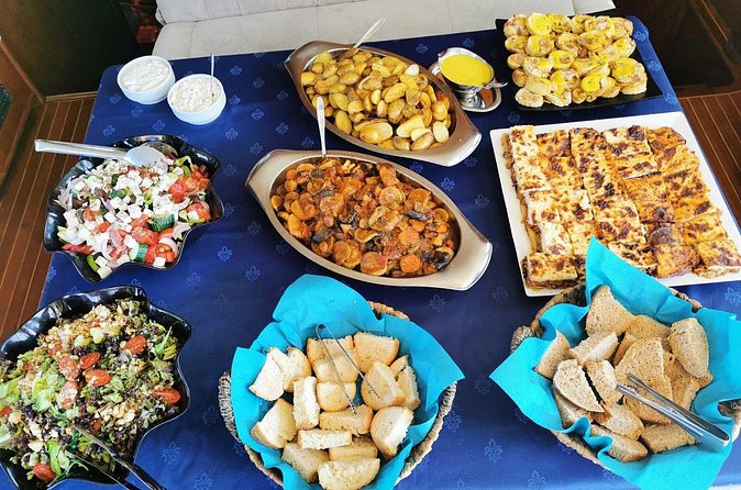 Sunset Sail Cruise to Rhenia, Mykonos Beach Safari, Dinner&Drinks - Food and Drinks On Board: Greek Buffet With Real Fill-You-Up Portions