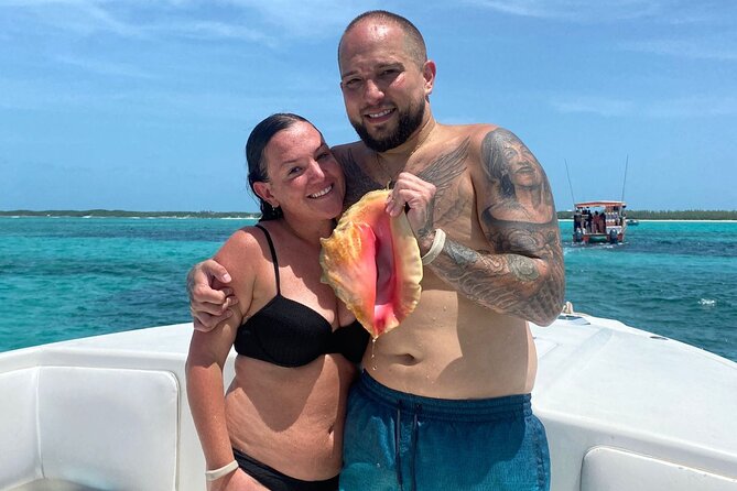 Swim with the Pigs Safari in Bahamas (2hrs) - The boat experience: small group energy and crew personalities