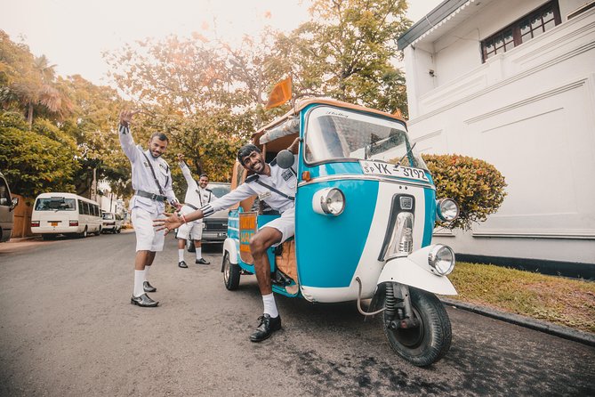 "THE ORIGINALS" Tuk Tuk Safari Colombo, the first and the best. - Pettah Market: street life at speed, with a short walk option