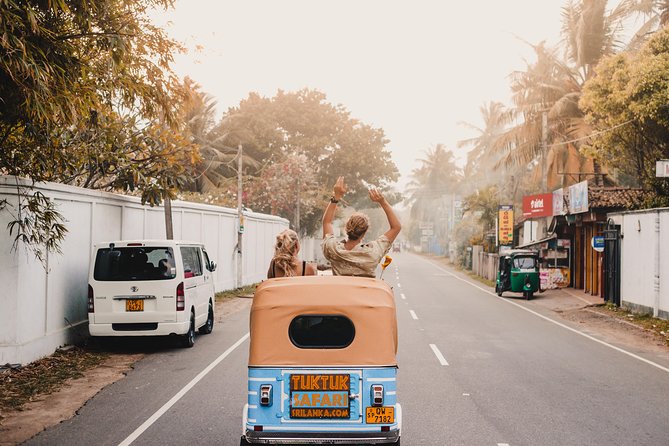 "THE ORIGINALS" Tuk Tuk Safari Colombo, the first and the best. - Hindu temple stop: a free, quick culture moment