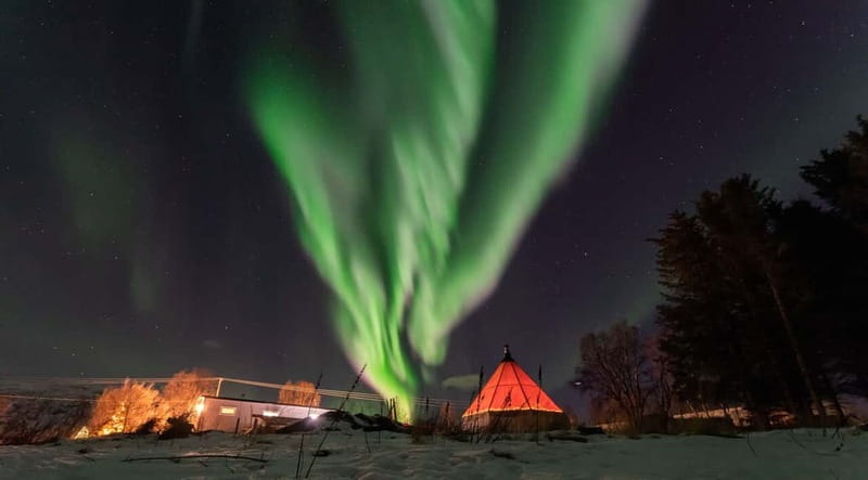Tromsø: Aurora Safari Chase by big bus with Camp meal - Choosing the Camp: How Guides Chase Clearer Skies