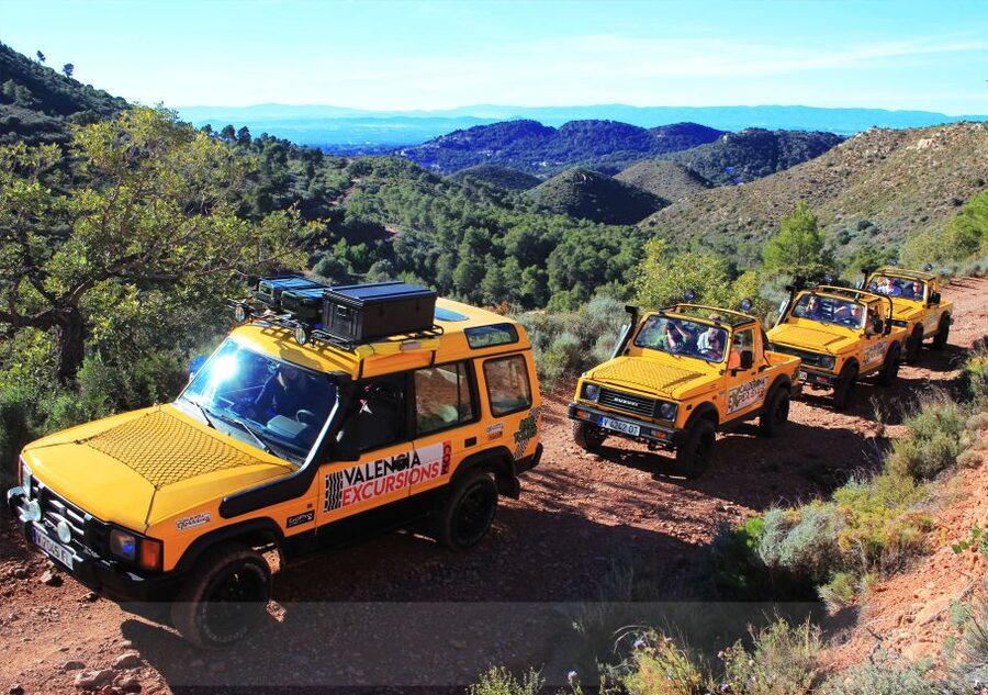Valencia: Jeep Safari Mountain Adventure - Tapas and drinks at the top: local flavor with mountain air