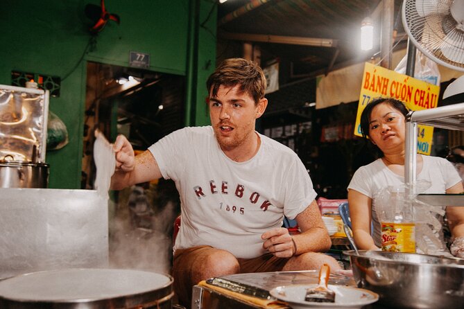 Walking Street Food Evening Safari with 20 tastings - Nguyen Thien Thuat Apartment Buildings: People-Watching With Context